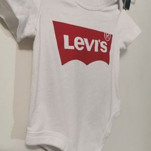 🌜5 for 25 🌛 Levi's diaper shirt